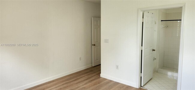 Building Photo - 3350 NE 13th Cir Dr