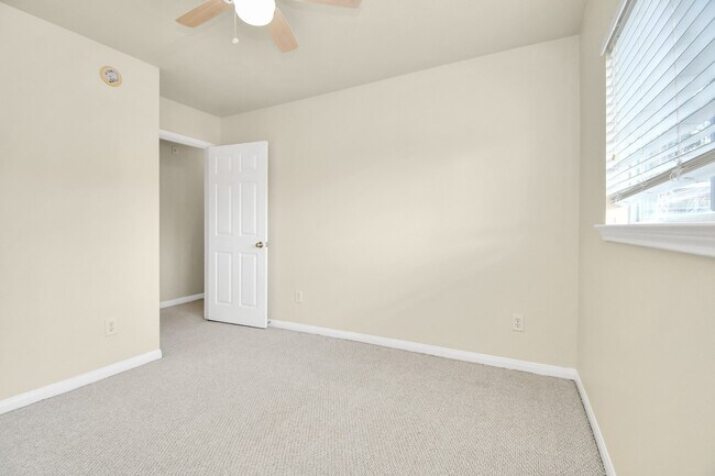 Building Photo - 19139 Mission Manor Ln