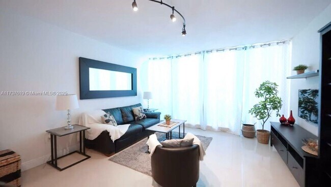 Building Photo - 3505 S Ocean Dr