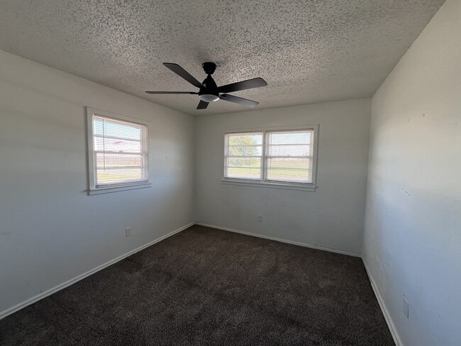 Building Photo - 705 47th St