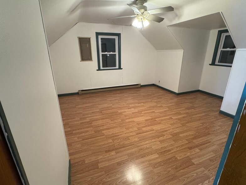 Building Photo - 165 Sand Creek Rd