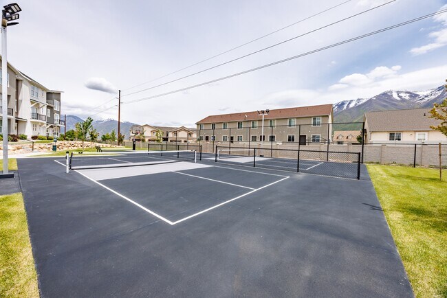 Building Photo - 972 S High Ridge Dr