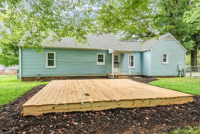 Building Photo - Heart of Mebane!