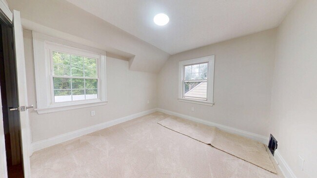 Building Photo - 4955 E 141st St