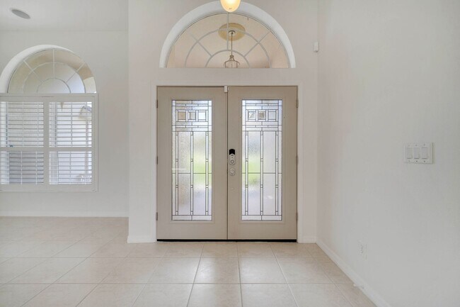 Building Photo - Stunning 4/3 with Fence Enclosed Yard in t...