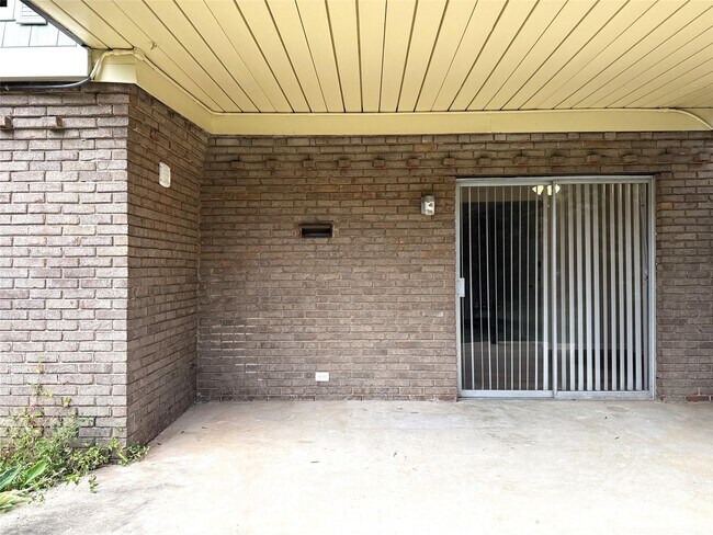 Building Photo - 2610 Park Rd