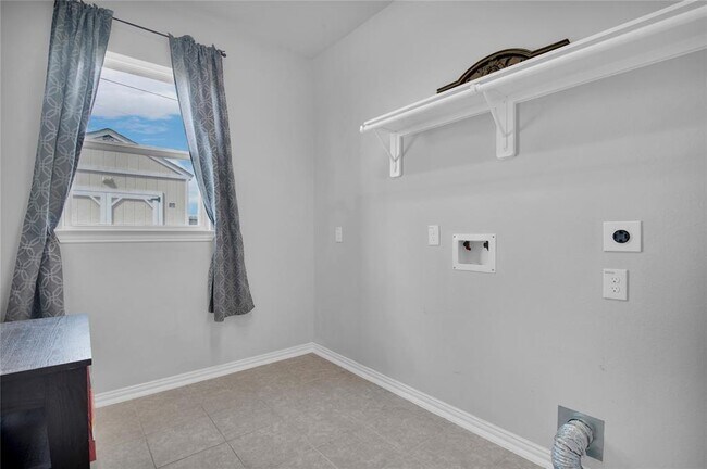 Building Photo - 2109 Ruby Dr