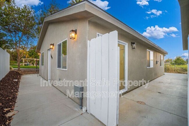 Building Photo - 1809 Devon Pl