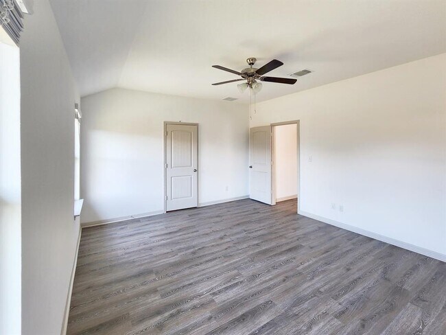 Building Photo - 120 Sweetwater Crk Ln