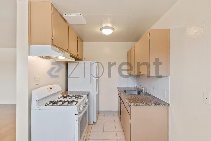 Building Photo - 7630 Lockwood St