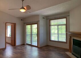 Building Photo - 2447 Patricia Dr