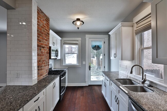 Building Photo - 693 Wilson Ave