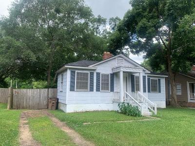 Building Photo - 210 Pinehill Dr