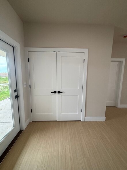 Building Photo - 1291 N Curtis Ct