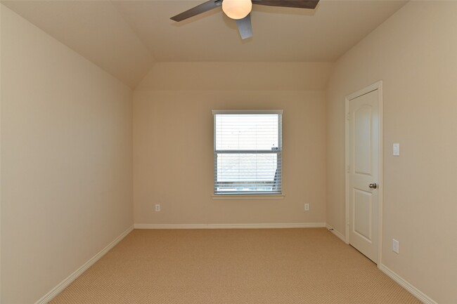 Building Photo - 5215 Field Briar Ln