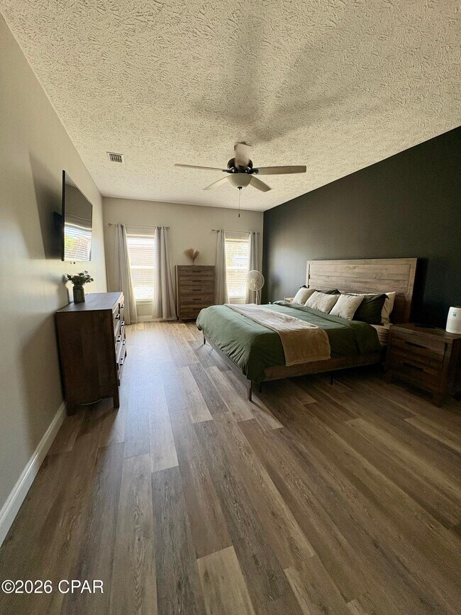 Building Photo - 801 W 17th St