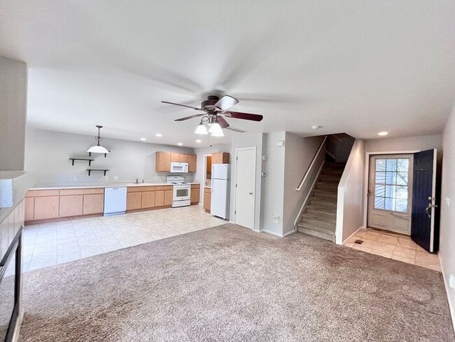 Building Photo - NEW CARPET & PAINT! Beautiful 3 Bedroom 2 ...
