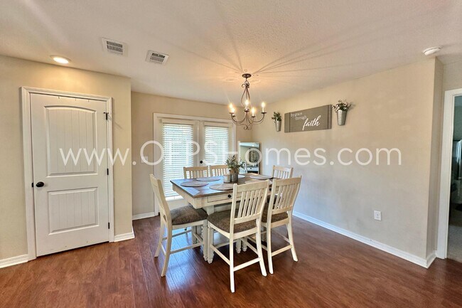 Building Photo - 454 Eisenhower Dr