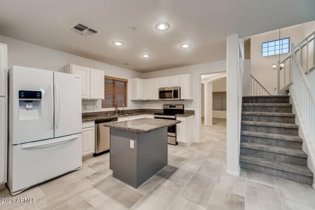 Building Photo - 10310 E Le Marche Dr