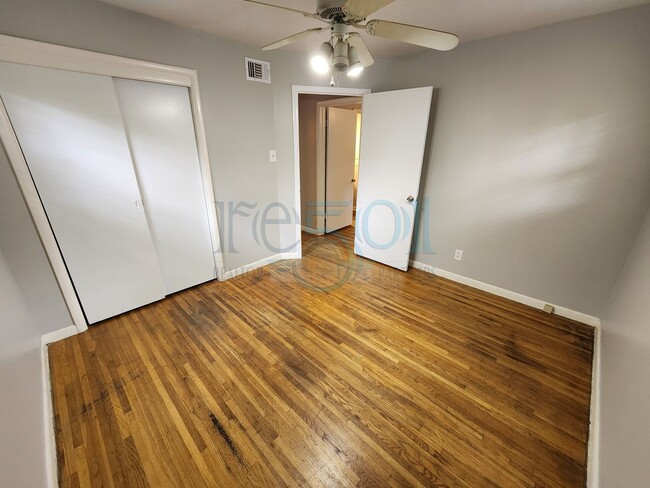 Building Photo - Wonderful 3BR/1.5BA Just a few blocks away...