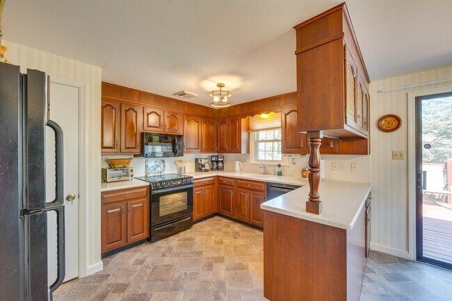 Building Photo - 25 Meadow View Dr