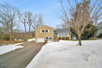 Building Photo - 149 Hillside Ave