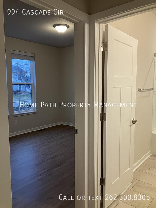 Building Photo - 994 Cascade Cir