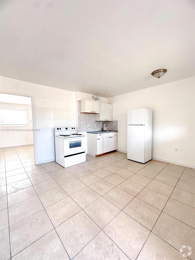 Building Photo - 8450 NE Miami Ct