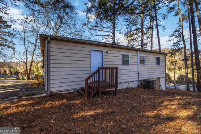 Building Photo - 2361 Swallow Cir SE