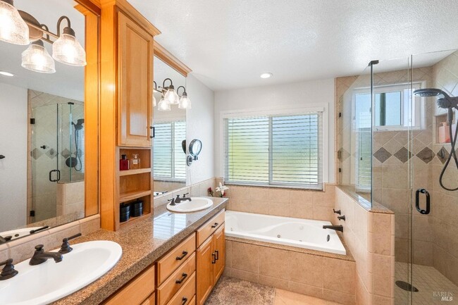 Building Photo - 1051 Stonebridge Dr