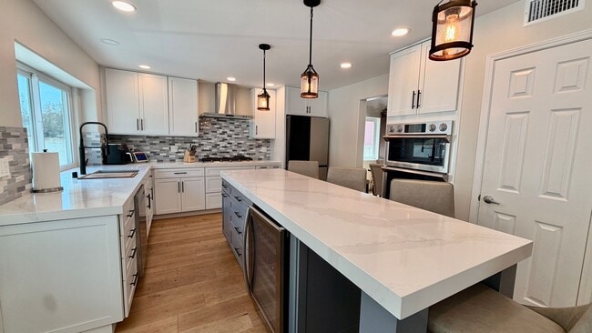 Building Photo - Luxury 4 bd in Carlsbad with Pool with AC