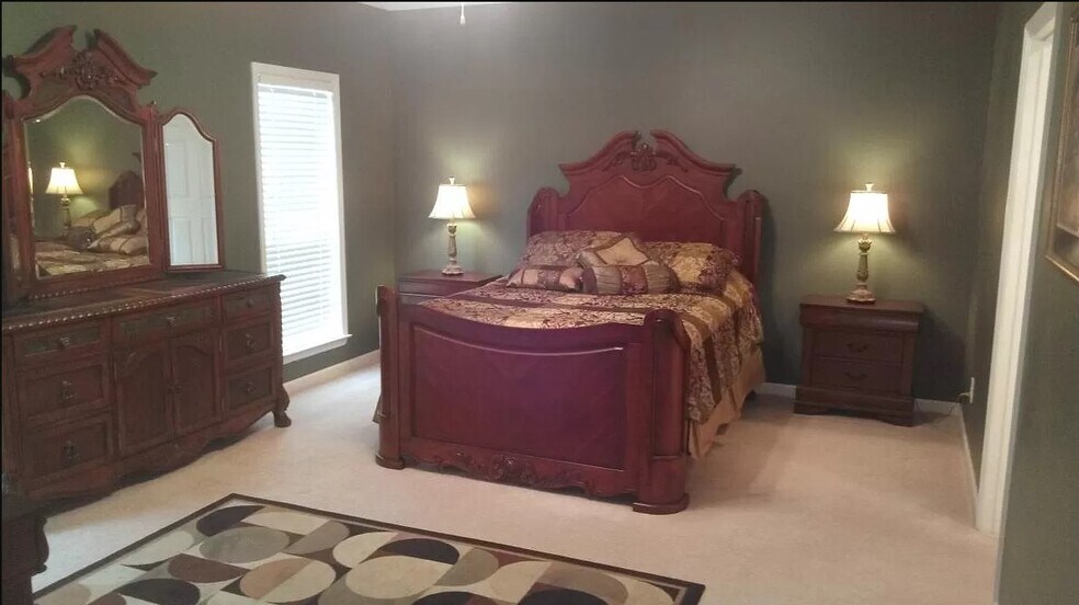 Building Photo - 813 Halstead Ct SE