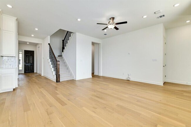 Building Photo - 19005 Fernando Trl