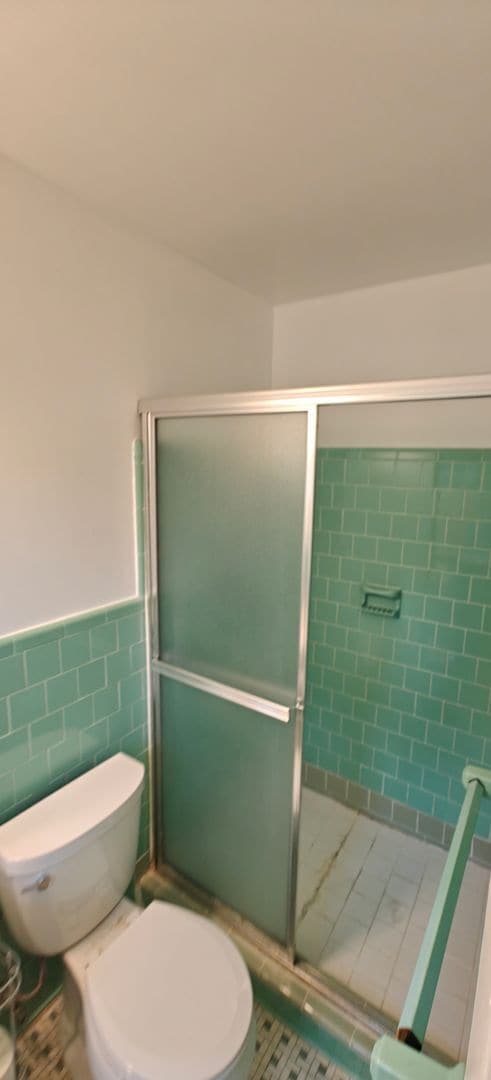 Building Photo - Walk to the river from this convenient rancher near Willow Oaks