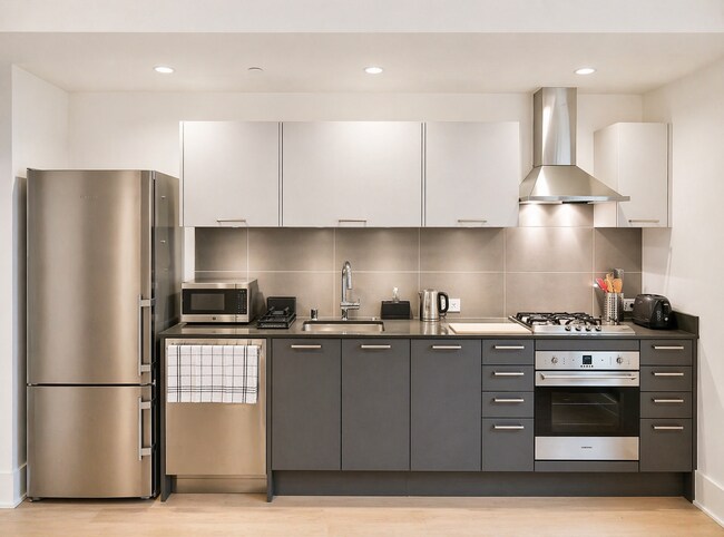 Building Photo - Mid-Market Modern Studio for Effortless City Living