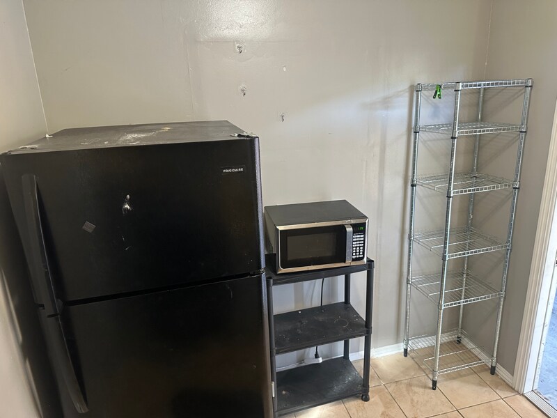 Building Photo - 422 E 41st St