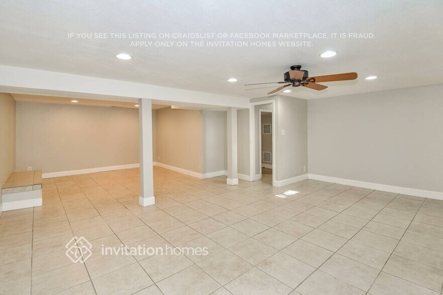 Building Photo - 381 Marquette Dr