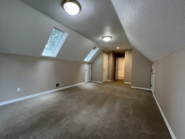 Building Photo - Stunning 4BR Home with Formal Living & Dining, Office & Gourmet Kitchen