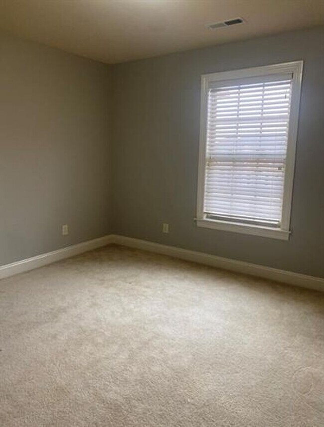 Building Photo - Coming Soon - Immaculate 4-BR Rental in Desirable Whitworth Farms! **FENCED YARD**