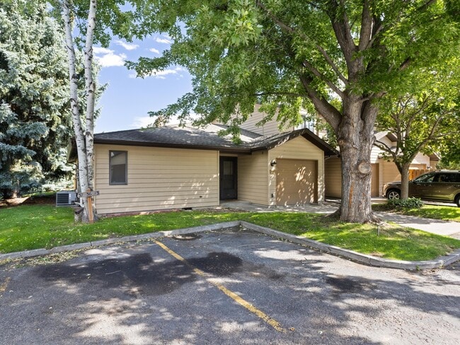 Building Photo - 1711 W Koch St