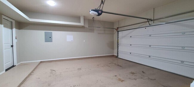 Building Photo - 3540 Essence St