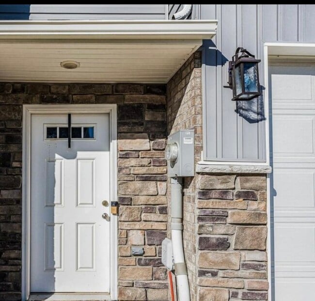 Building Photo - 2046 Mountain Ash Ln