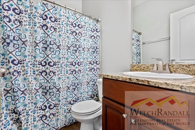 Building Photo - Beautiful Townhome in Sunset
