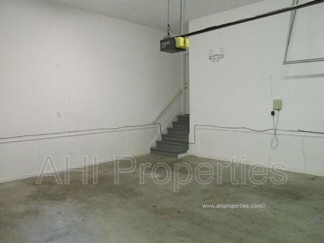 Building Photo - 6031 Rosemont Rd