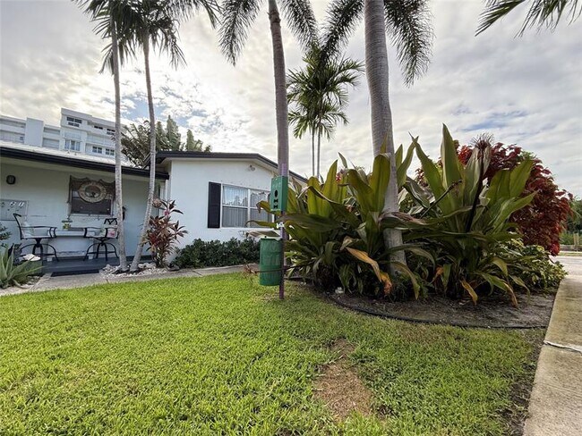 Building Photo - 3210 Canal Dr