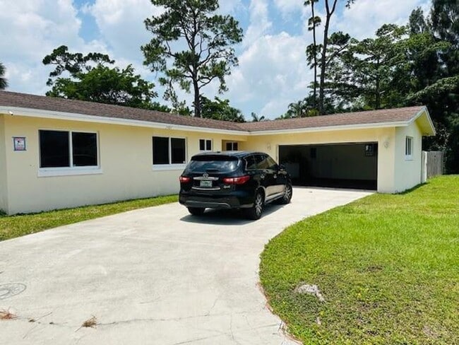 Building Photo - 3421 Helena Dr