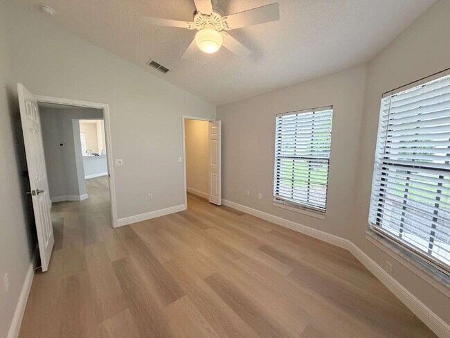 Building Photo - 6240 Fairskies Dr