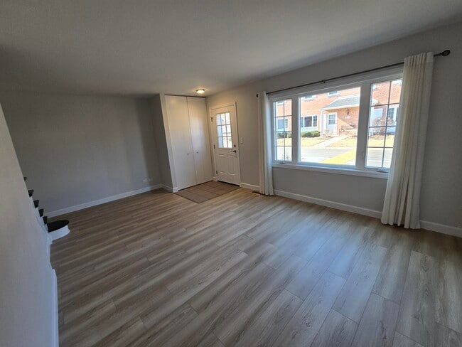 Building Photo - 2136 Rugen Rd