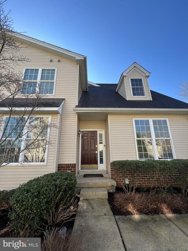 Building Photo - 2303 Dorchester St W