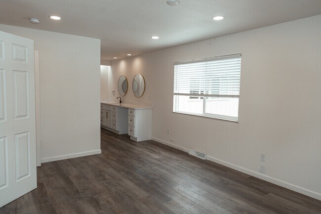 Building Photo - 7355 S Garfield Ct